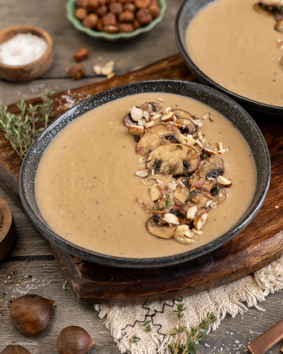 Soupe de marrons aux champignons poêlés et noisettes