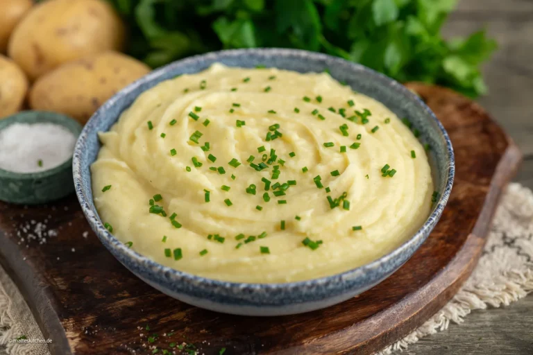 Purée de pommes de terre simple – crémeuse et délicieuse