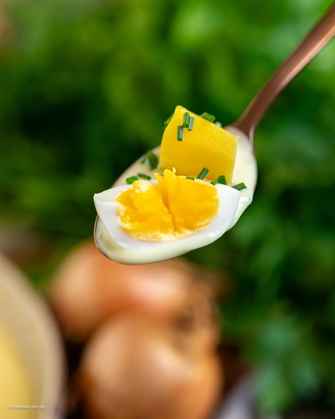 Oeufs de grand-mère à la sauce moutarde avec pommes de terre