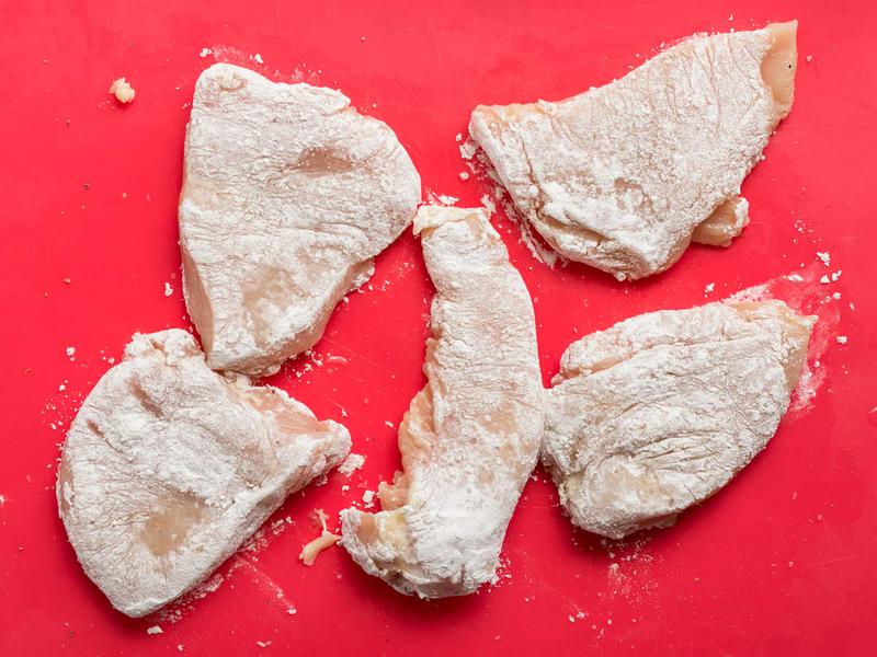 Poitrines de poulet dragées pour poulet piccatta