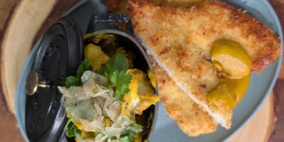 Poulet pané croustillant, pommes de terre à la noix de coco et sauce au curry de Kevin Dundon : Aujourd'hui