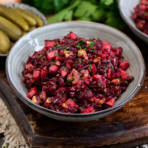 Salade à pourriture avec pomme et noix.