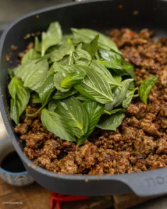 Basilic thaïlandais et viande hachée