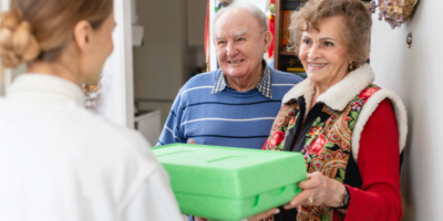 Les groupes regardent de près les développements de gel du financement