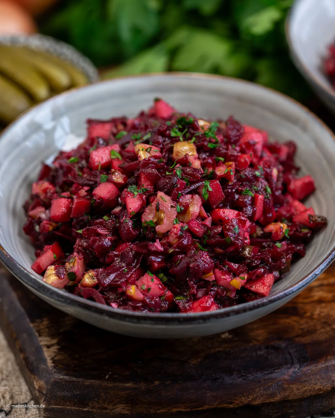 Salade à pourriture avec pomme et noix.