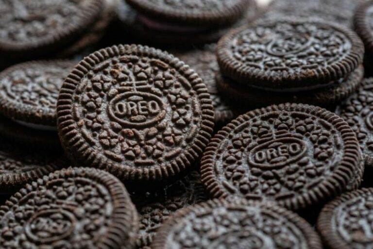 Les coûts de cacao en flèche poussent Mondelez à réduire les prévisions de bénéfices