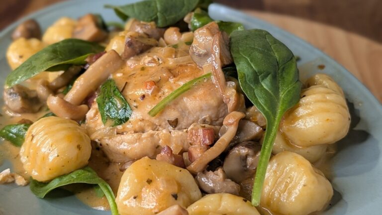 Le poulet aux champignons crémeux de Kevin Dundon et les gnocchis: aujourd'hui