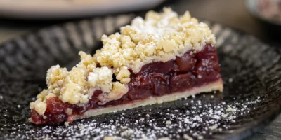 Mums Gâteau de crumble de cerise simple | juteux et savoureux