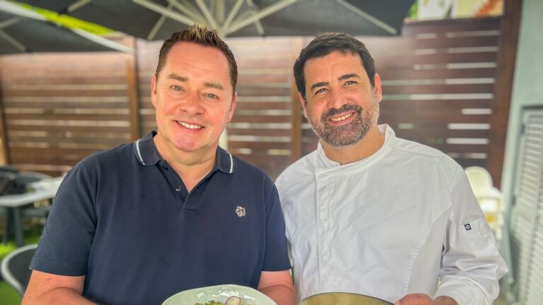 Les croquettes de morue de Neven Maguire avec une sauce au poivron rouge rôti