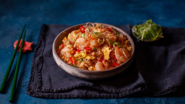 Cuisine asiatique d'Eva Pau: crevettes chinoises et riz frit aux œufs