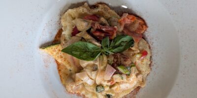 Poulet de Trisha Lewis dans un champignon crémeux et une sauce au poivron rouge rôti: aujourd'hui