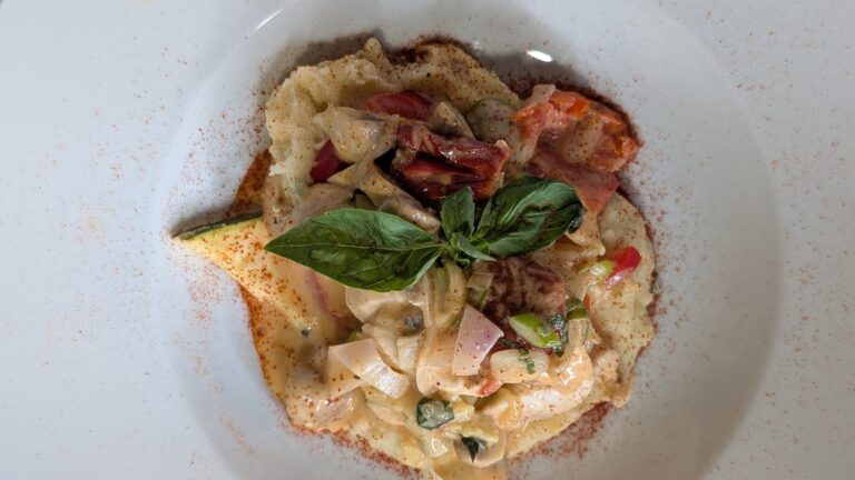 Poulet de Trisha Lewis dans un champignon crémeux et une sauce au poivron rouge rôti: aujourd'hui