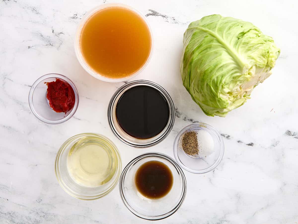 Les ingrédients devaient faire des steaks de chou avec une sauce acidulée.