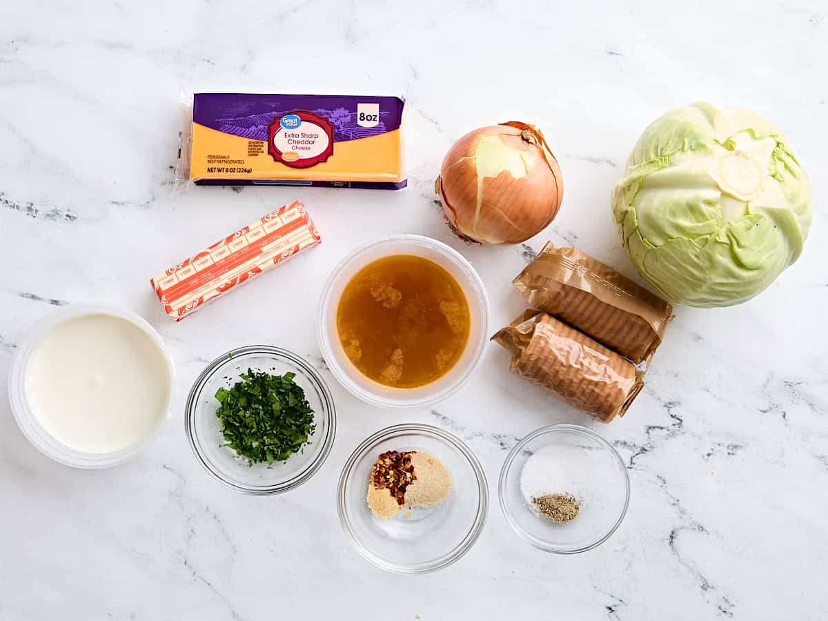 Les ingrédients de la casserole de chou.