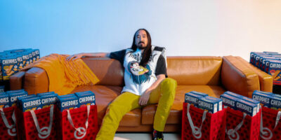 Cheddies Crackers de fromage biologique se déroulent pour cibler les magasins