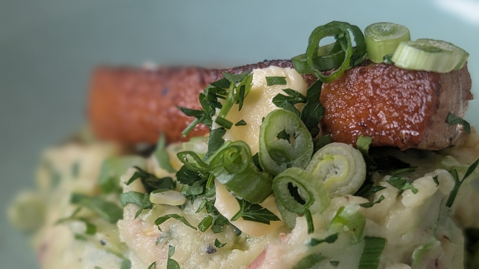 Colcannon des mags avec des côtelettes de porc: aujourd'hui