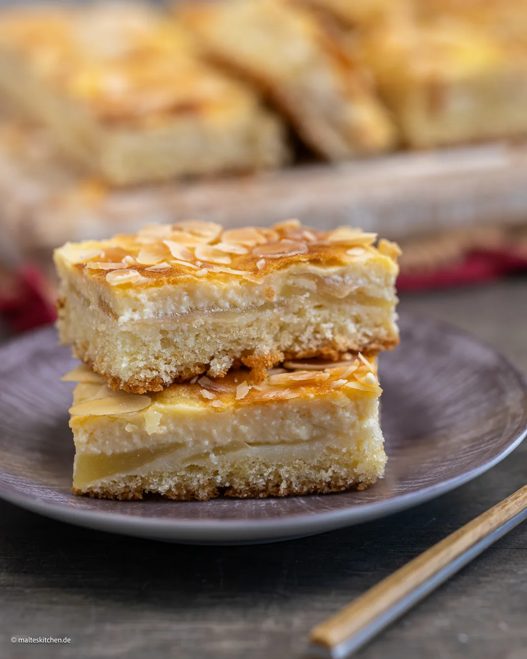 Gâteau de pomme avec du mazipan