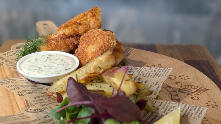 Les goujons de poisson de Sarah Butler avec des frites et de la sauce tartare: aujourd'hui