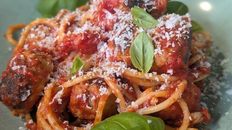 Boulettes de viande de saucisse d'Eunice Power avec spaghetti Arrabbiata: Aujourd'hui