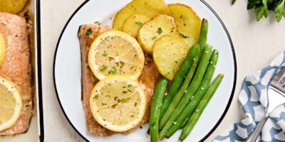 Un dîner de saumon à casserole