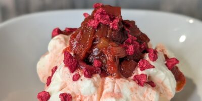 Mags 'Rhubarb Pavlova: Aujourd'hui
