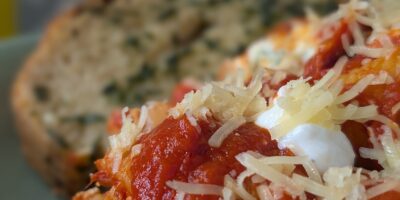 La ricotta et les épinards cuit de pâtes en peluche: aujourd'hui