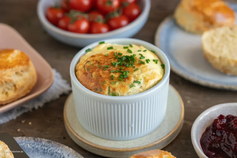 Oeufs cuits au four de la friteuse à l'air chaud