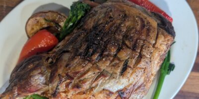 Jois rôtie de Trisha Lewis de l'agneau et de la ratatouille: aujourd'hui