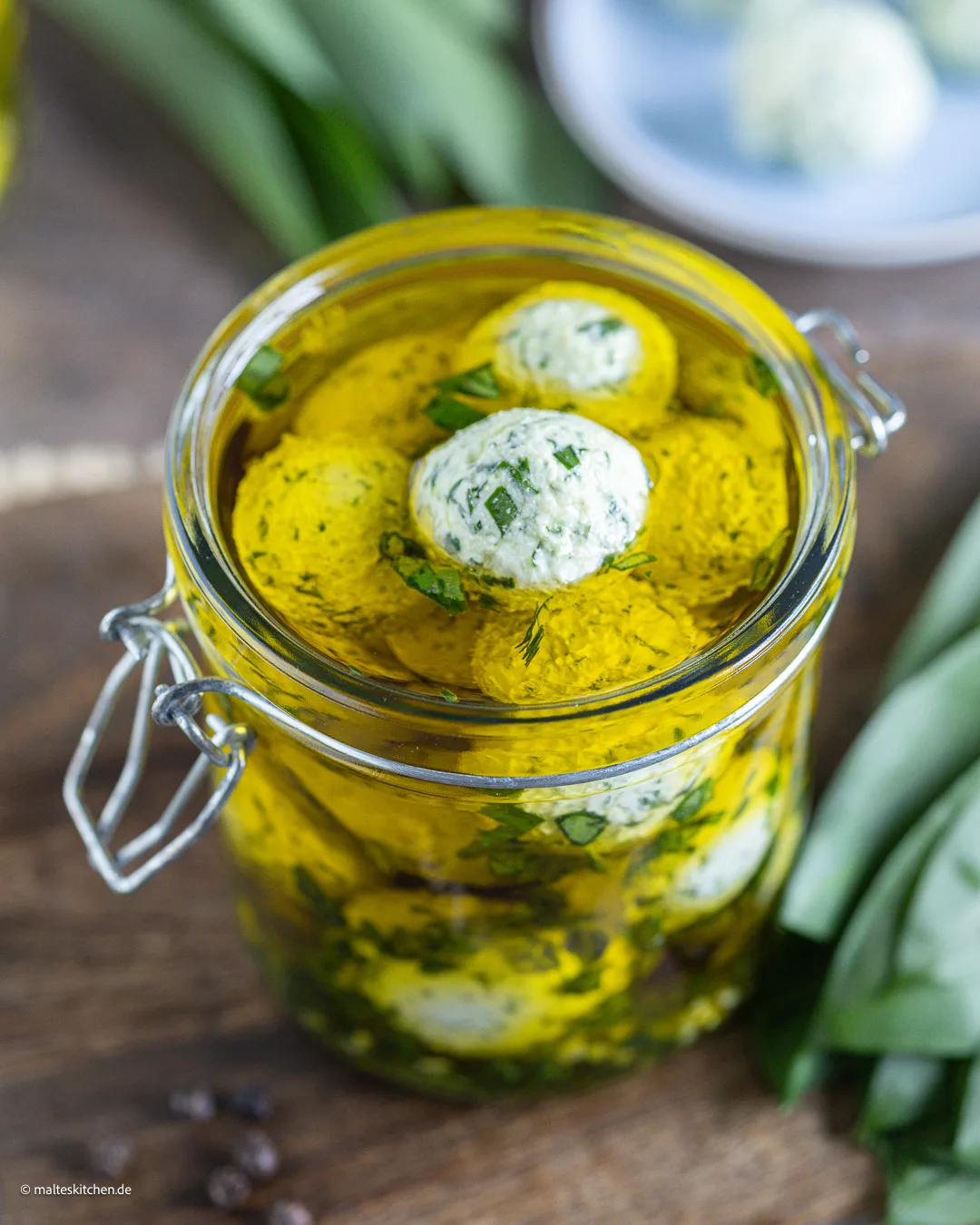 Boules de fromage à la crème avec de l'ail sauvage!