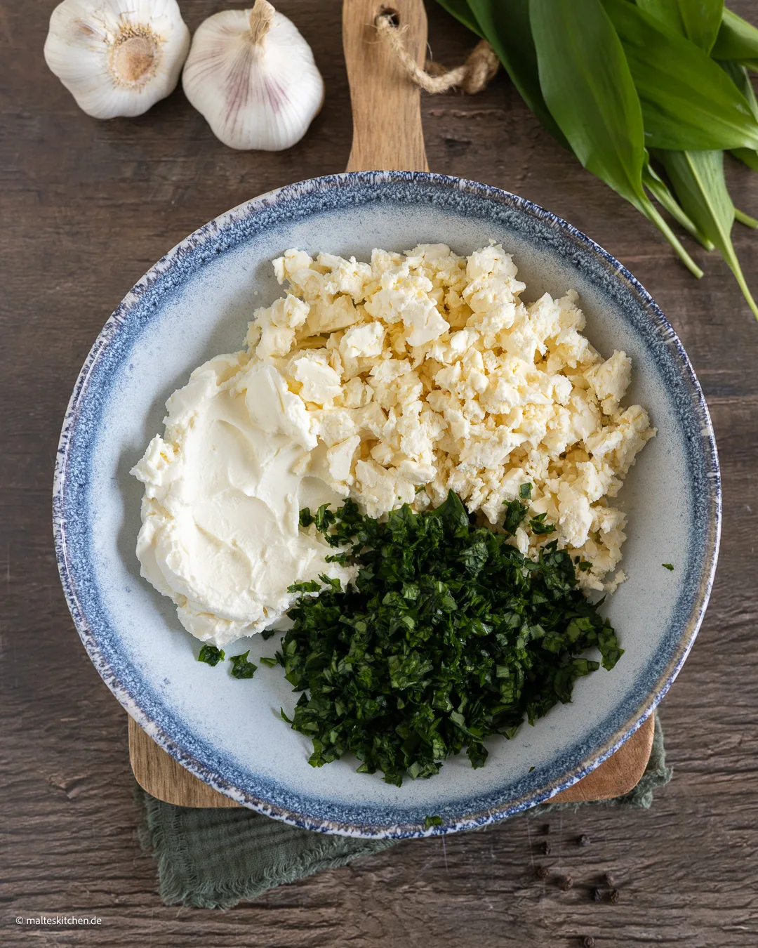 Ingrédients pour les boules de fromage à la crème.