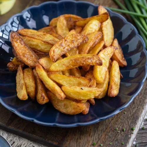 Corners de pommes de terre de la friteuse à air chaud.
