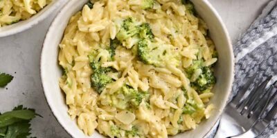 Brocoli cheddar orzo