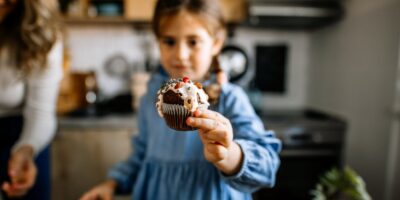 Recettes amusantes à essayer avec des enfants pendant les vacances de Pâques