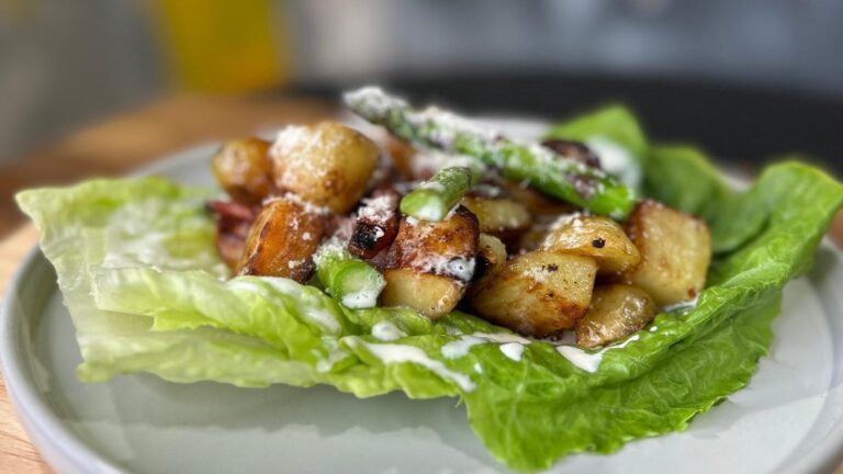 Salade de patate chaude et de bacon de Maria Creedon avec vinaigrette: aujourd'hui