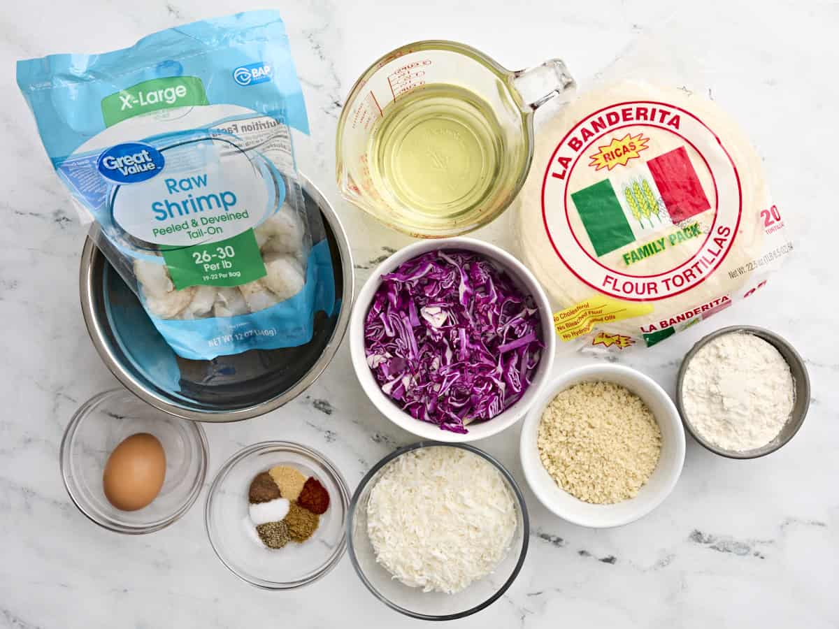 Les ingrédients des tacos de crevettes de noix de coco.