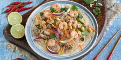 Salade de nouilles en verre thaï avec crevettes