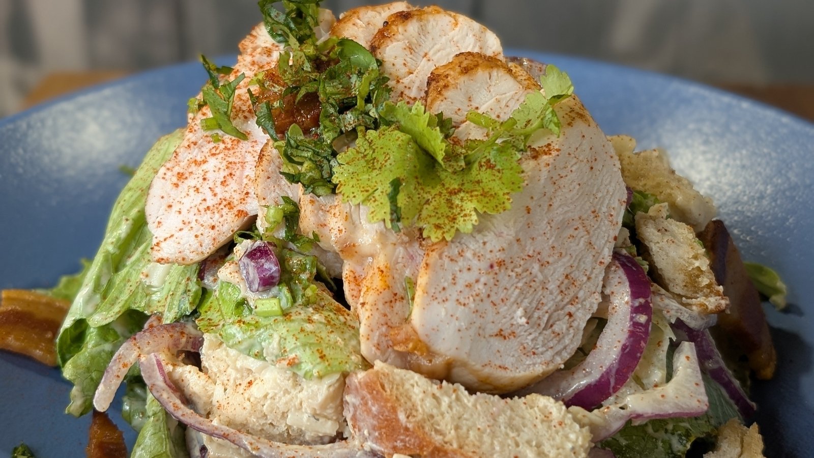 Salade de césar au poulet grillé de Trisha (style Ninja)