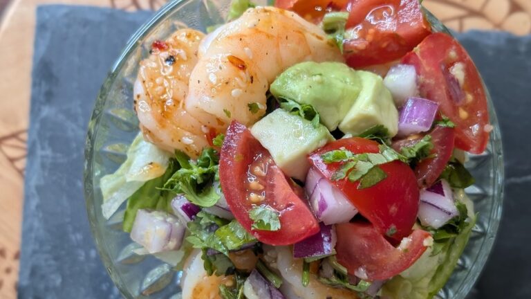 Cocktail de crevettes de Paul Flynn avec tomate et salsa à l'avocat: aujourd'hui