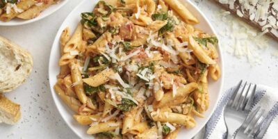 Pâtes à la tomate crémeuse et aux épinards