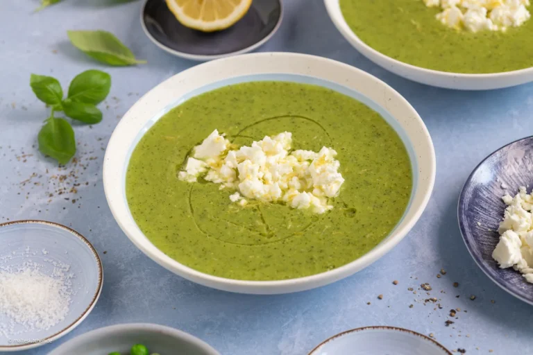 Soupe d'héritage de courgettes avec basilic | Recette d'Ottolenghi
