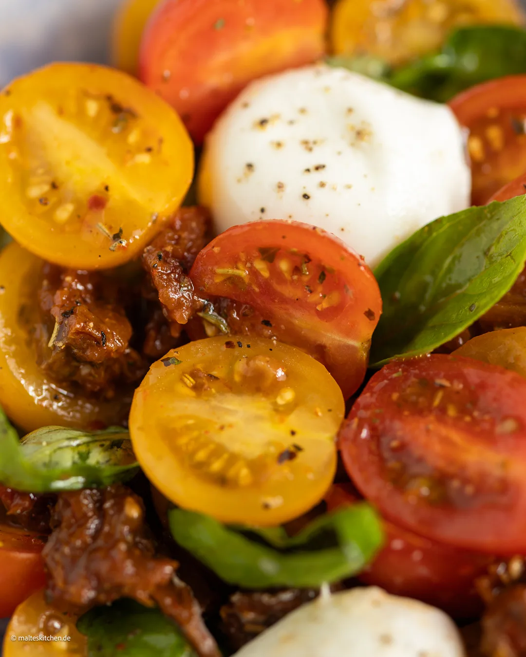 Délicieuses tomates avec mozzarella