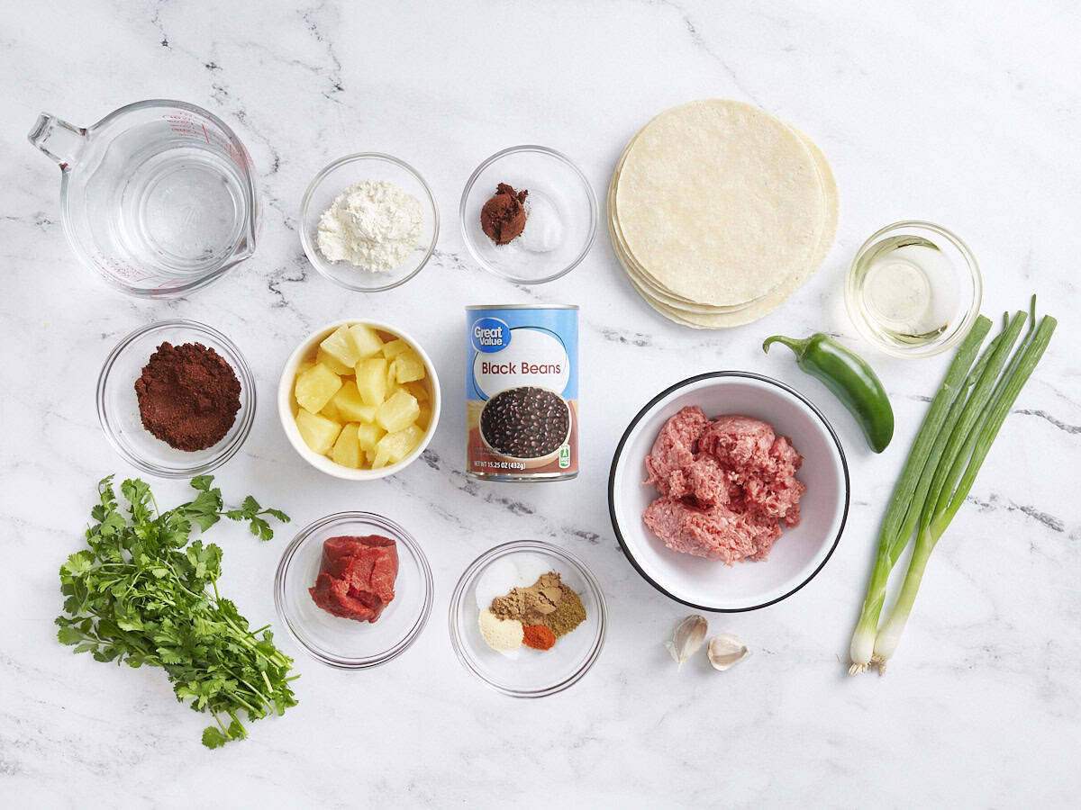 Les ingrédients pour fabriquer des enchiladas de boeuf.