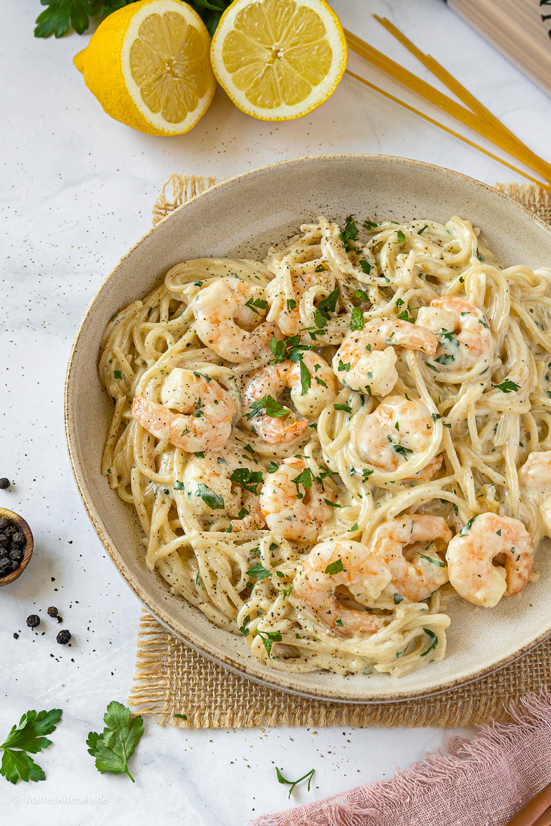 Spaghetti Alfredo avec des crevettes