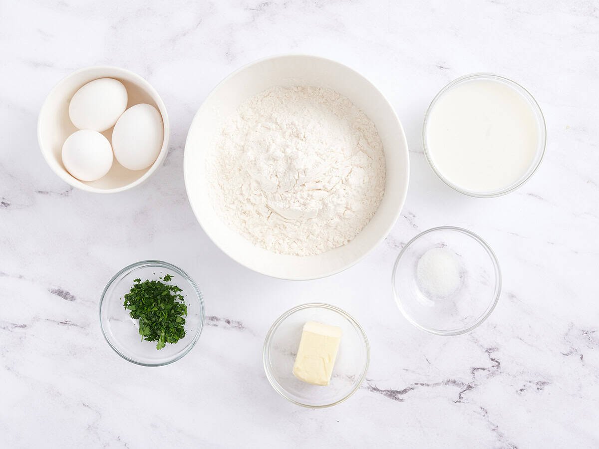 Les ingrédients pour faire du spaetzle.