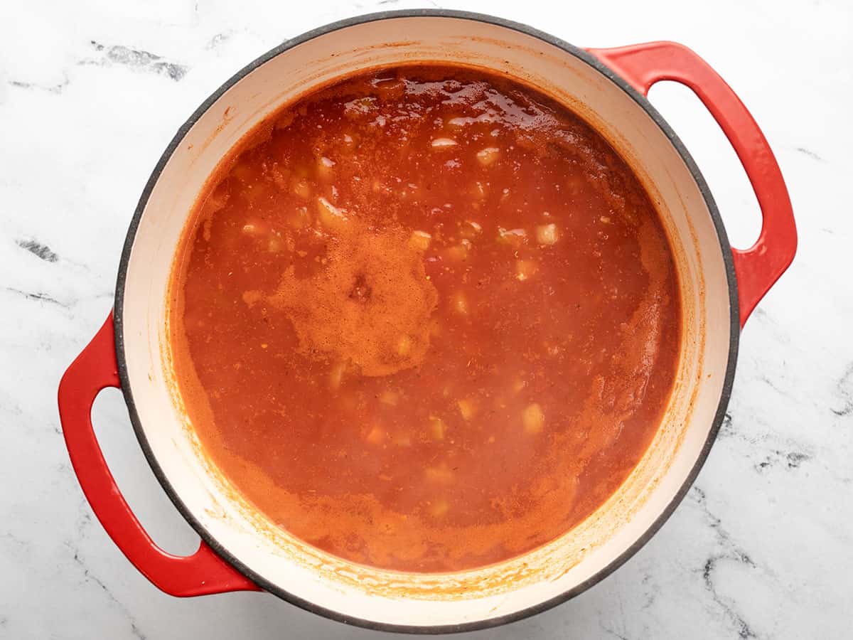 Soupe mijotée dans le pot.