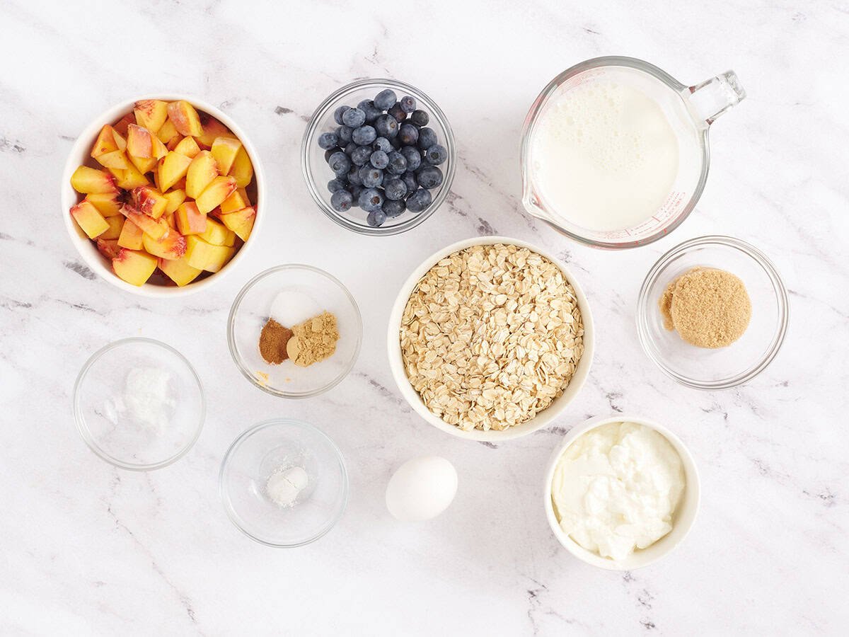 Les ingrédients pour faire du farine d'avoine cuit au four.