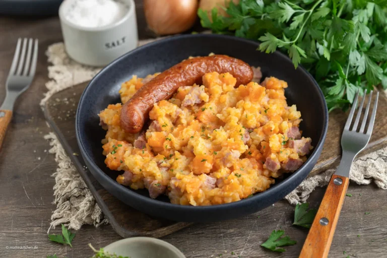 Carottes les uns avec les autres avec des saucisses de métro dans une espèce de Rheinische