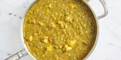 Tofu, épinards et curry de pois verts