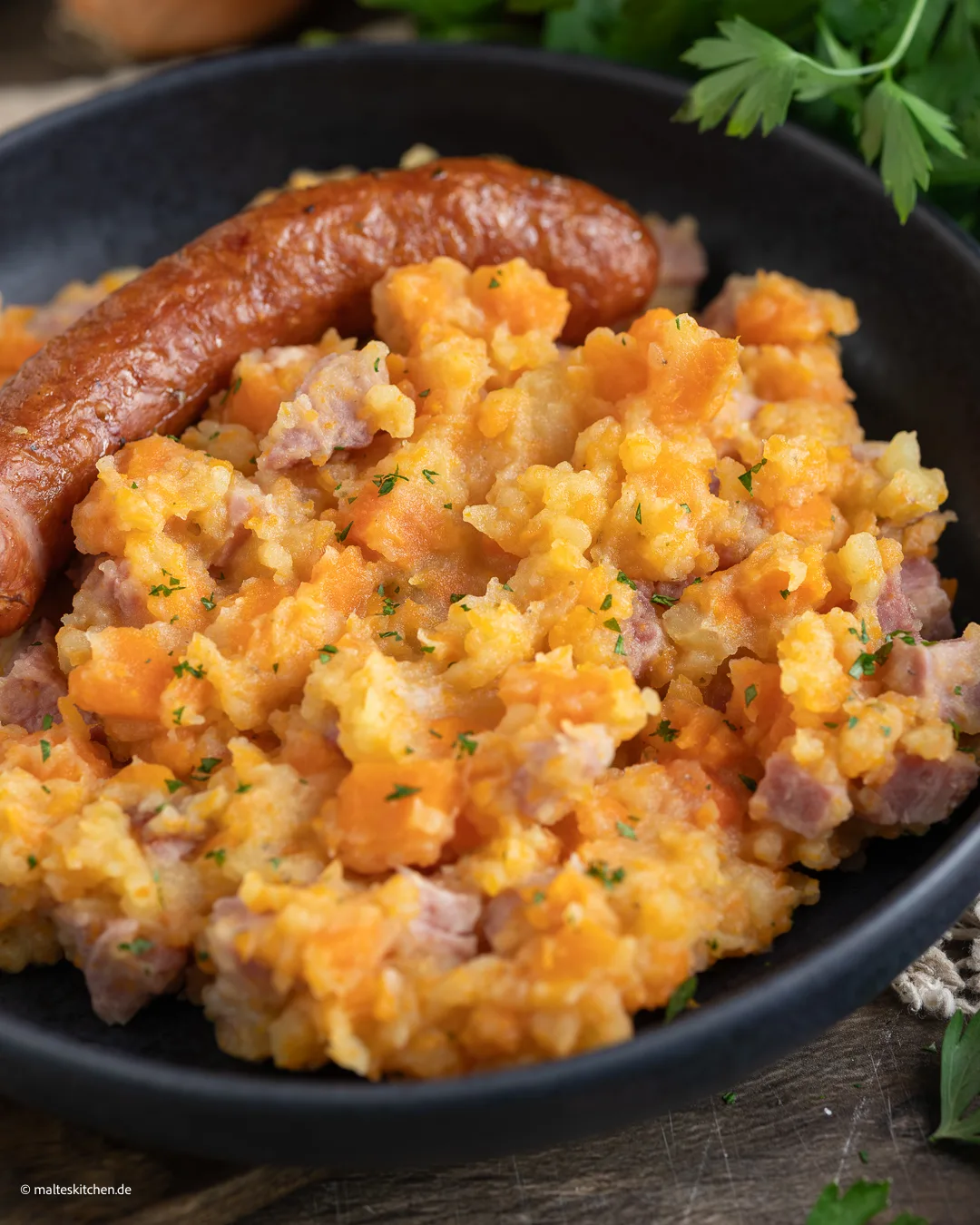 Carottes les uns avec les autres avec des mettwursts