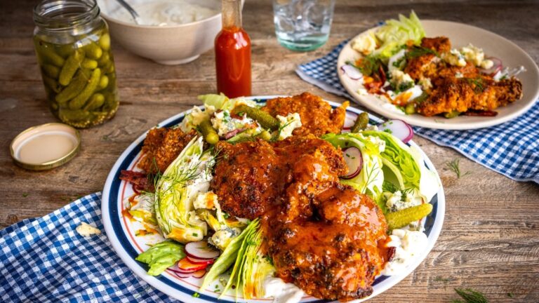 Recettes en temps réel de Donal : Poulet Buffalo et salade de quartiers